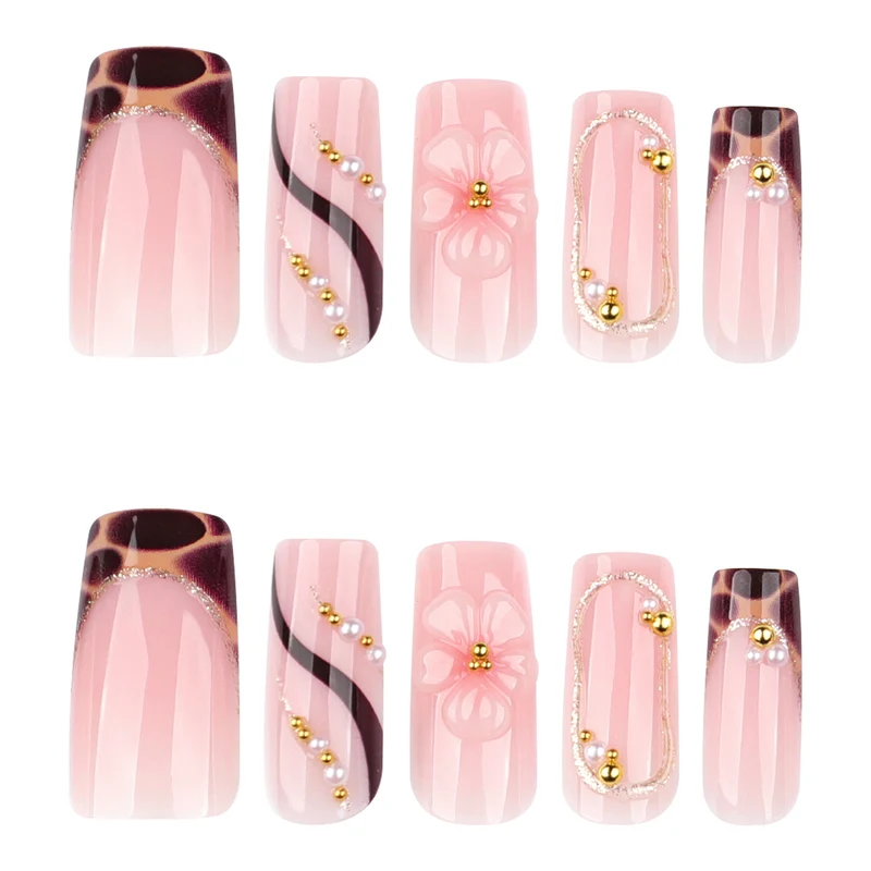 Künstliche Nagelkunst mit Blumen- und Glitzereffekten Karnz