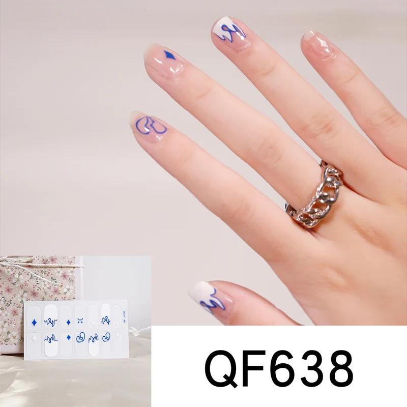 Künstliche Nagelgestaltung mit Herz-Motiv Karnz