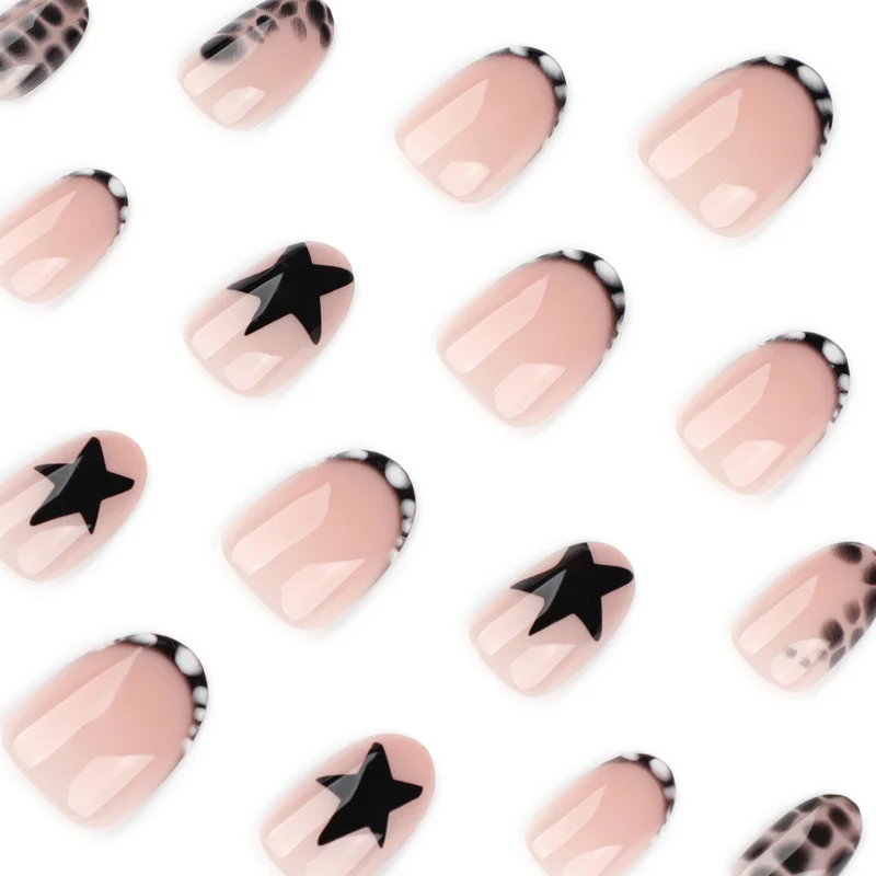 Kreative Nagelkunst mit schimmernden Sternen-Motiven Karnz