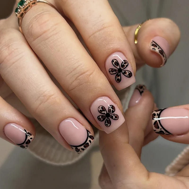 Elegant Floral Accent Nail Art Set Stornfield