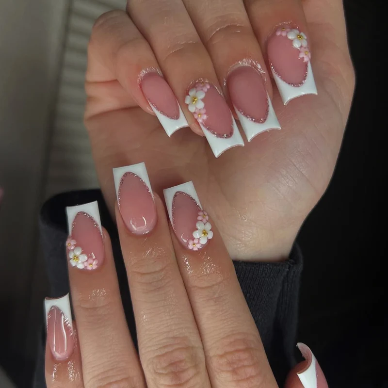 Elegant Floral Accent Nail Art Stornfield