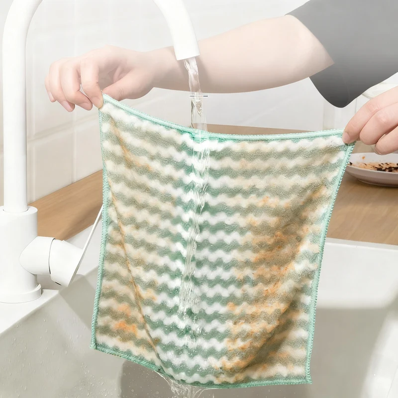 Kitchen cleaning cloth made of coral fleece, absorbent