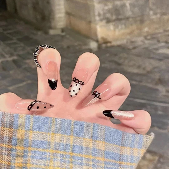 Glamorous Rhinestone Nail Art Stornfield