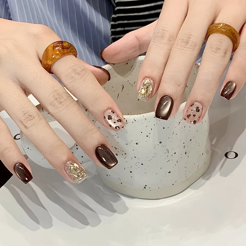 Glamorous Press-On Nail Set with Rhinestone and Glossy Finish Stornfield