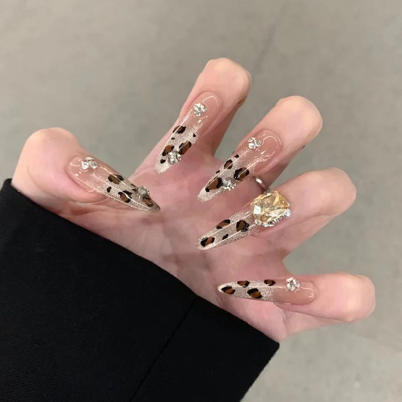 Glamorous Press-On Nail Set with Decorative Gemstone Accents Stornfield