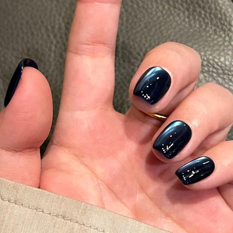 Glamorous Press-On Nail Set with Decorative Gemstone Accents Stornfield