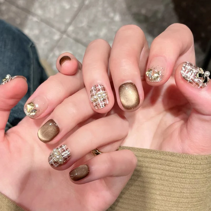 Glamorous Press-On Nail Set with Decorative Gemstone Accents Stornfield