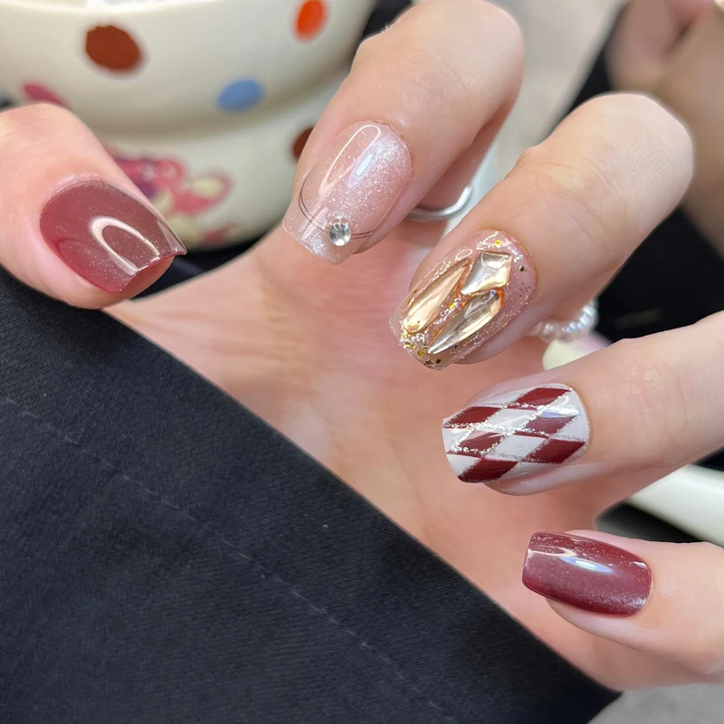 Glamorous Press-On Nail Set with Decorative Gemstone Accents Stornfield