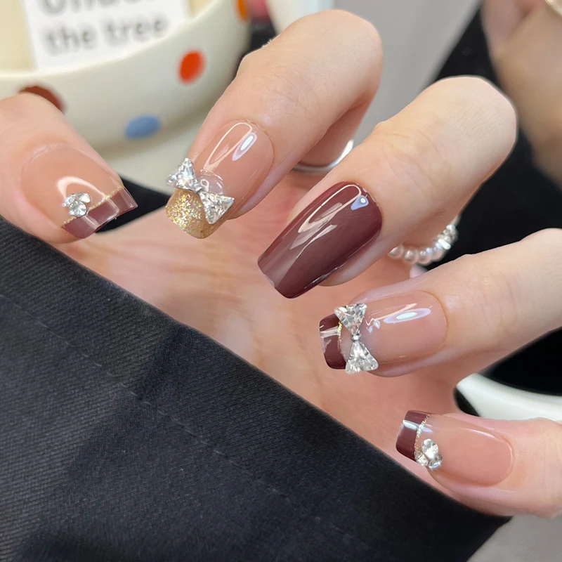 Glamorous Press-On Nail Set with Decorative Gemstone Accents Stornfield