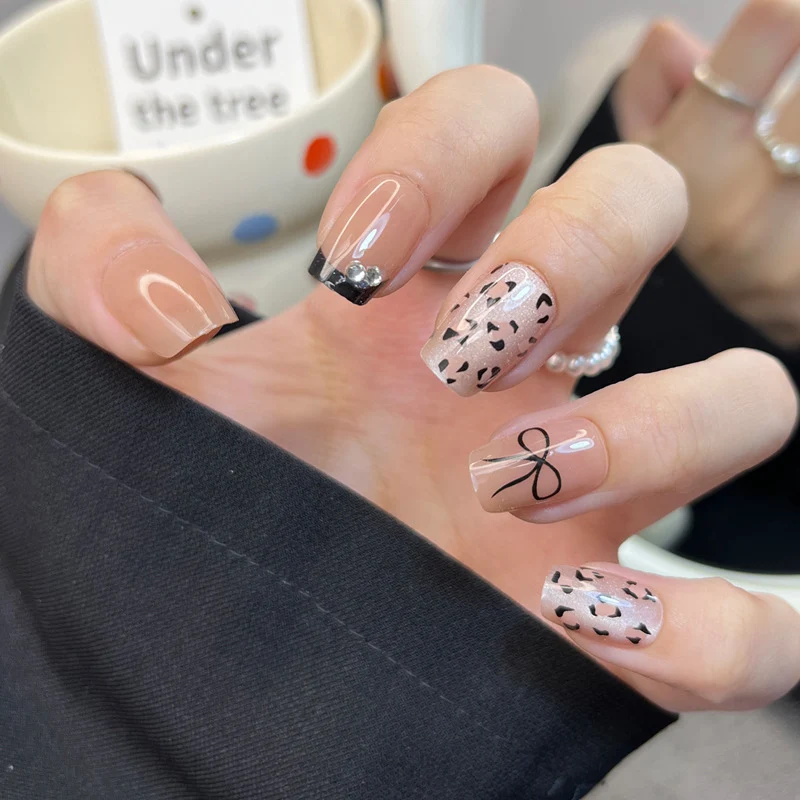 Glamorous Press-On Nail Set with Decorative Gemstone Accents Stornfield