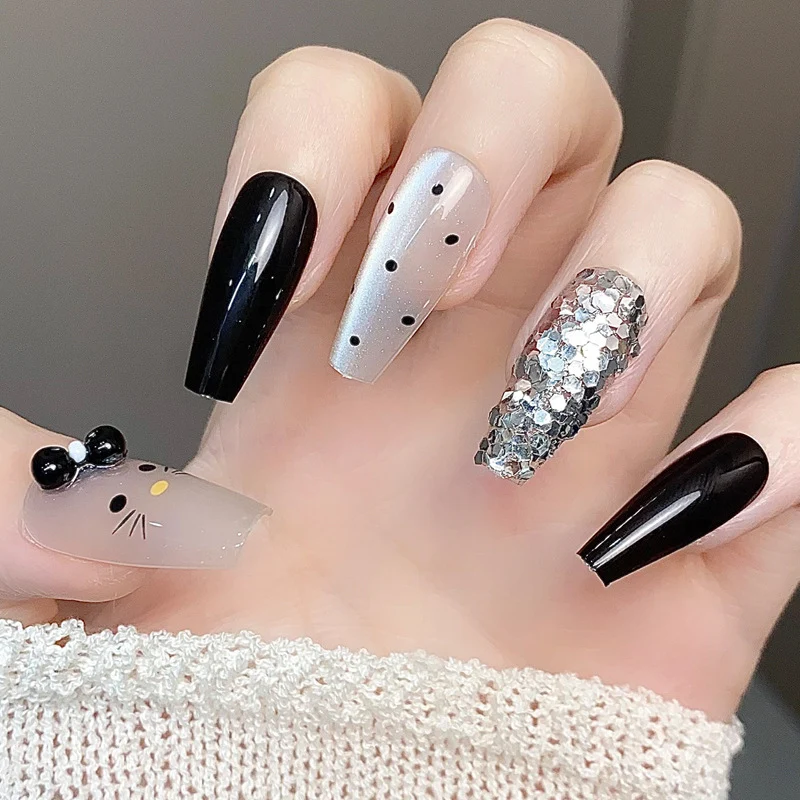 Glamorous Press-On Nail Set with Decorative Gemstone Accents Stornfield