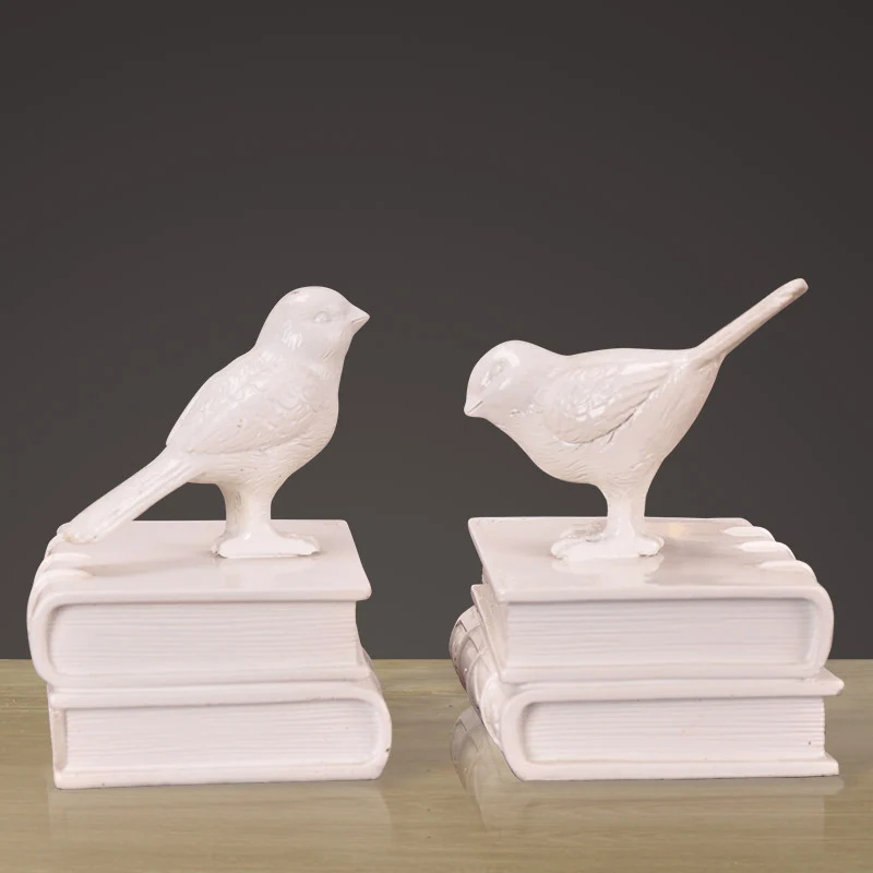 Dekorative Buchstützen mit Vogel-Figuren