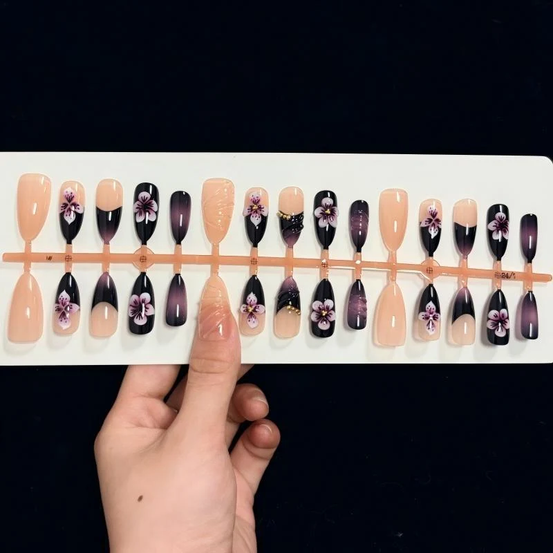 Floral-Patterned Press-On Nail Set Stornfield