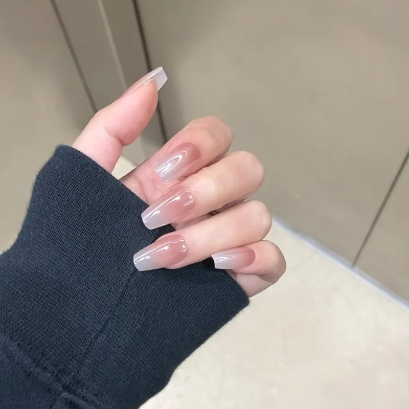 Elegant Press-On Nail Set with Natural Finish Stornfield