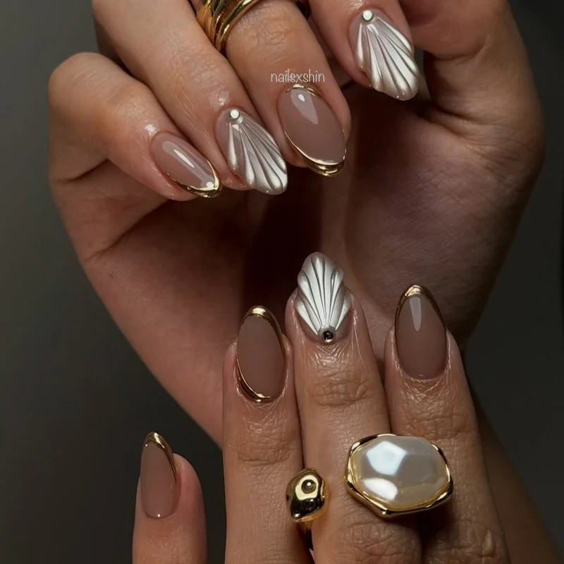 Elegant Press-On Nail Set with Metallic Accents Stornfield