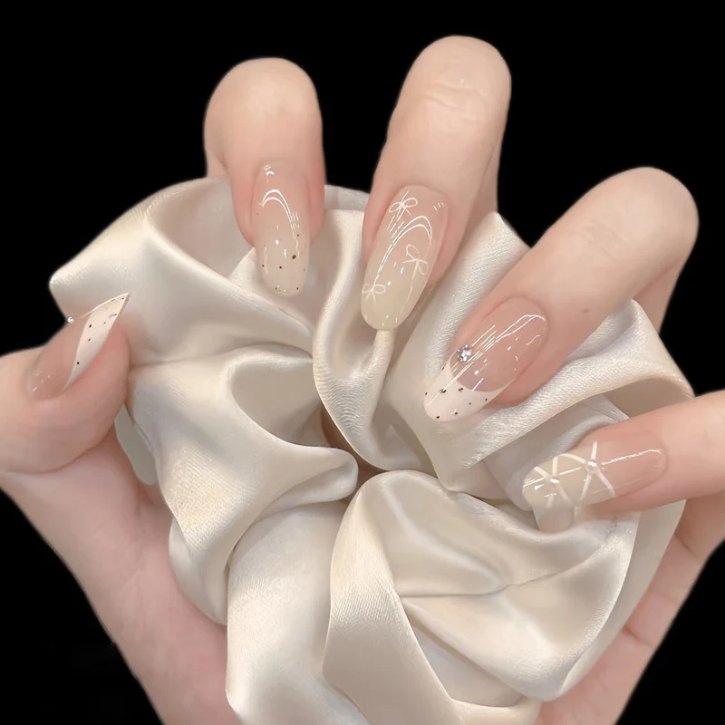 Elegant Press-On Nail Set with Artistic Detailing Stornfield