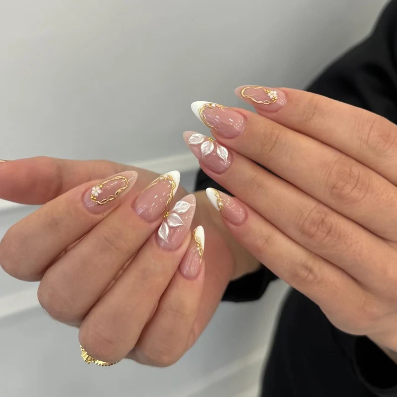 Elegant Press-On Nail Art with Gold Accents Stornfield
