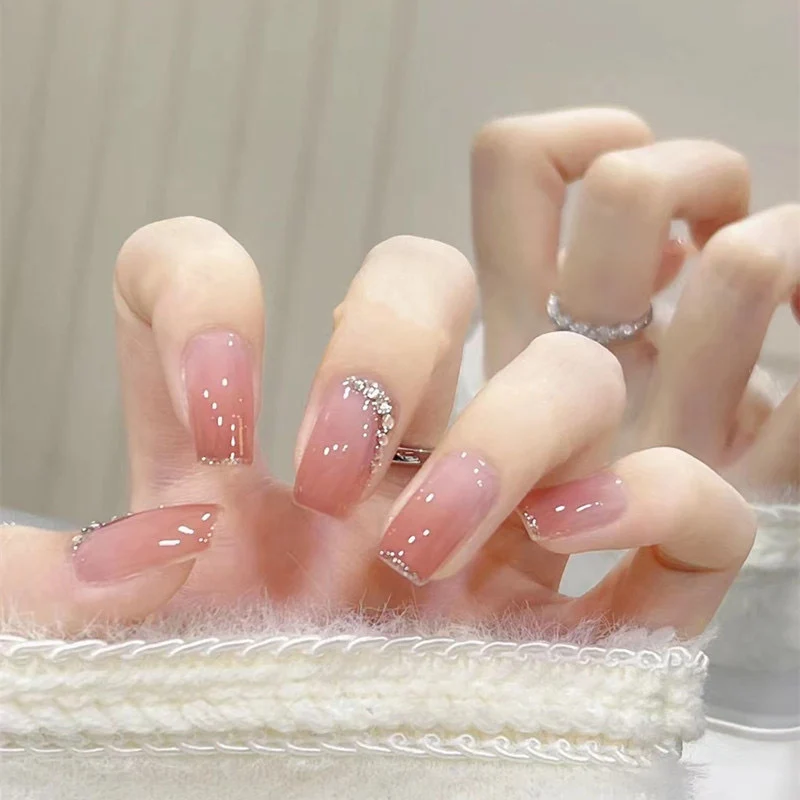 Elegant Ombre Press-On Nail Set with Decorative Rhinestone Accents Stornfield