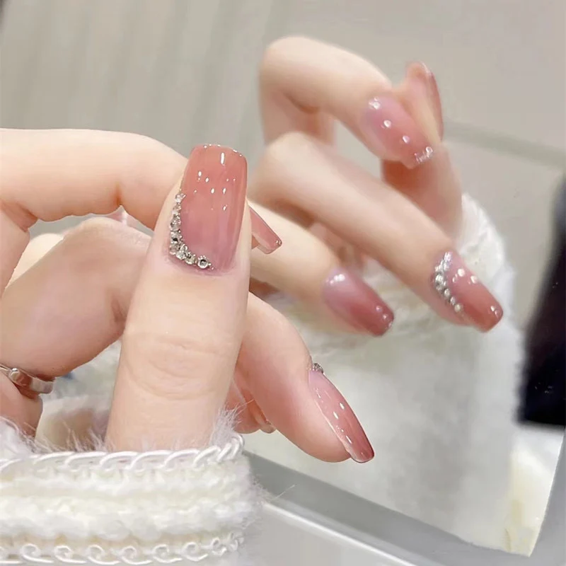 Elegant Ombre Press-On Nail Set with Decorative Rhinestone Accents Stornfield