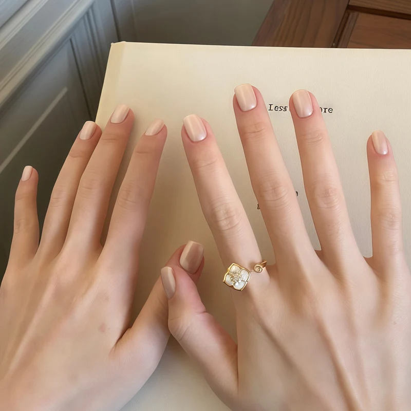 Elegant Natural Finish Press-On Nail Set Stornfield