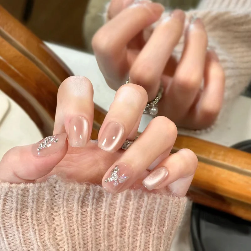 Elegant Nail Art Set with Floral Accents Stornfield