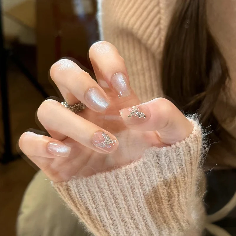 Elegant Nail Art Set with Floral Accents Stornfield