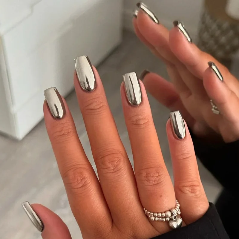 Elegant Metallic Press-On Nails Stornfield