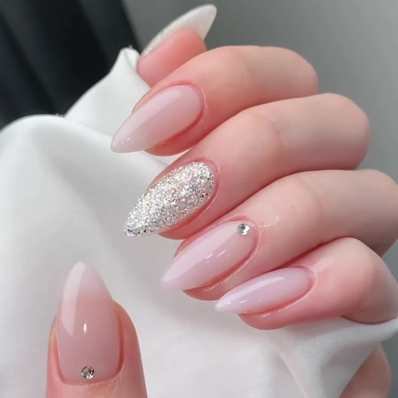 Elegant Heart-Designed Press-On Nail Tips Stornfield