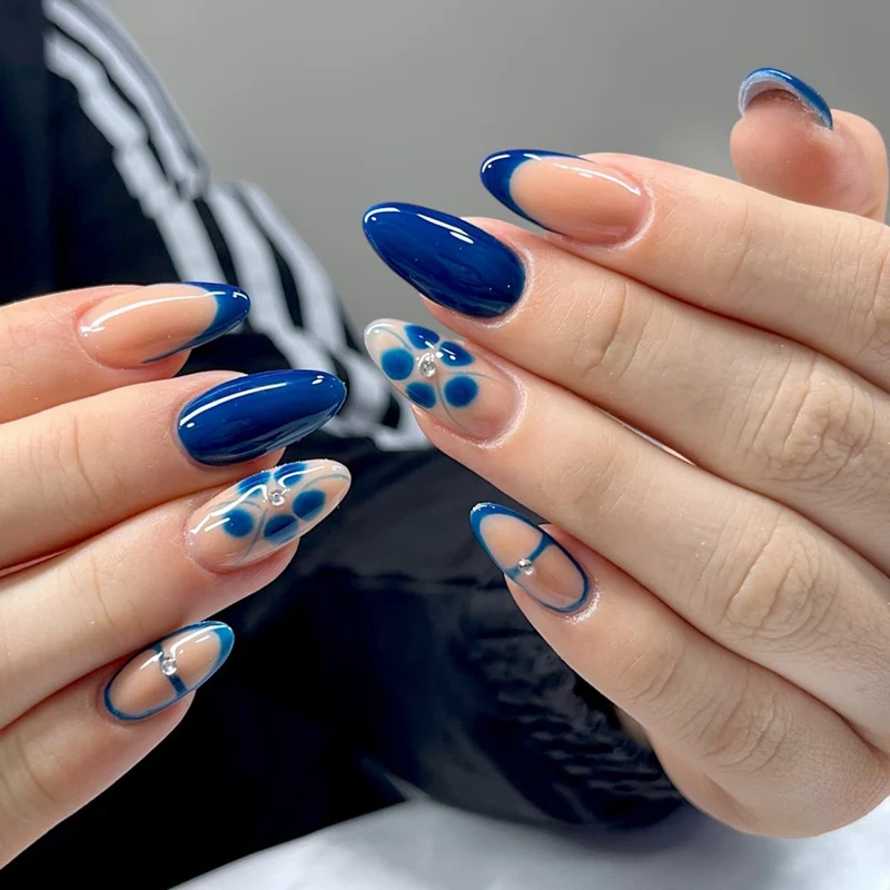 Elegant Heart-Designed Press-On Nail Tips Stornfield