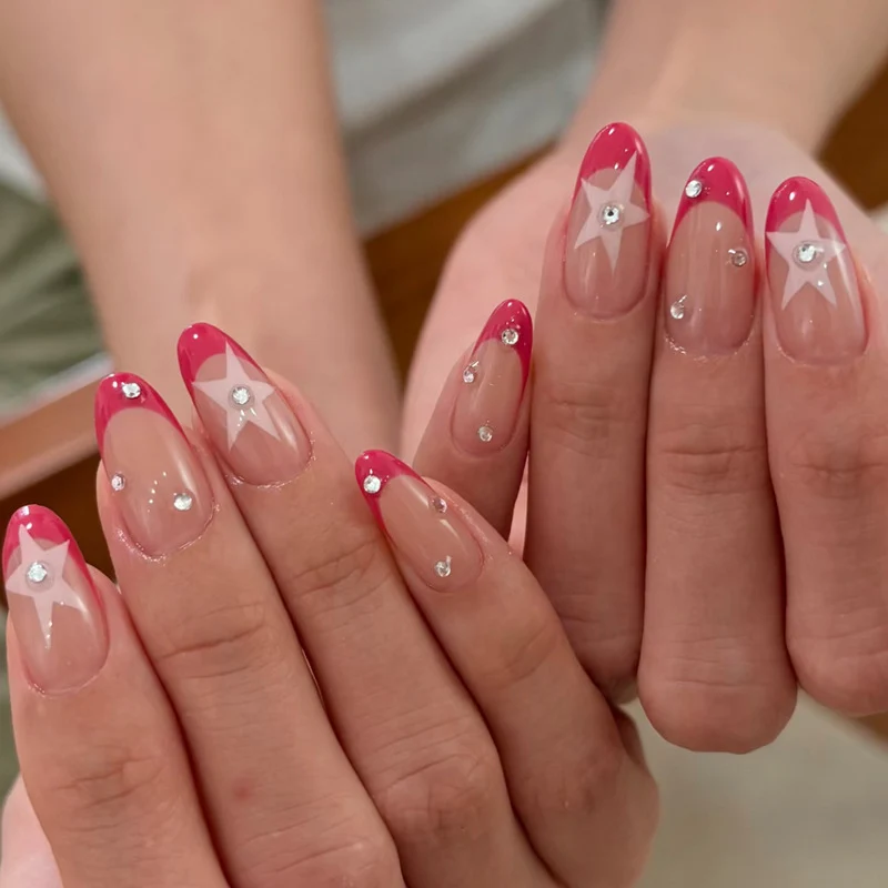 Dekorative Press-On-Nageltips mit Strassakzenten Karnz