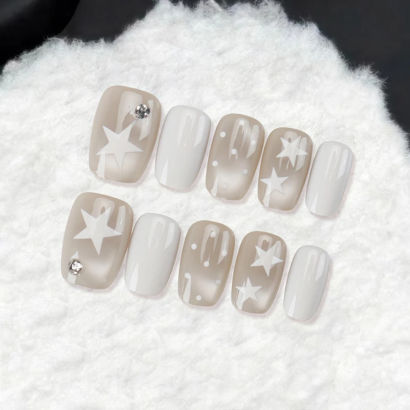 Dekoratives Press-On-Nagelset mit Stern- und Schleifenmotiven Karnz
