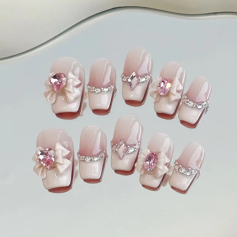 Dekoratives Press-On-Nagelset mit Stern- und Schleifenmotiven Karnz
