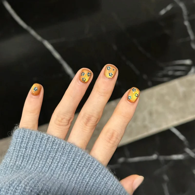 Floral Accent Gel Nail Art Stornfield