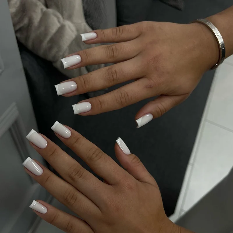 Elegant Stiletto Press-On Nail Art with Rhinestone Accents Stornfield