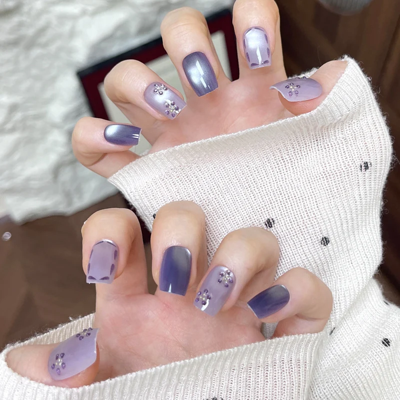 Elegant Rhinestone-Embellished Press-On Nail Art Stornfield
