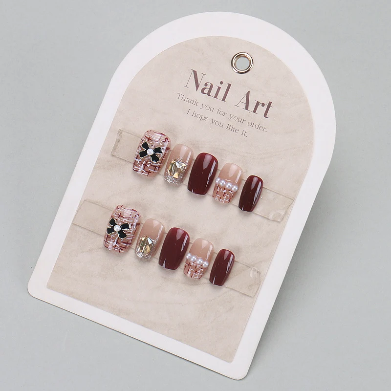 Elegant Press-On Nail Tips with Gold Accents Stornfield