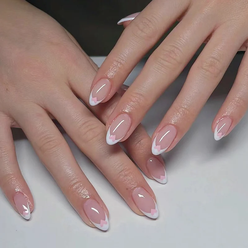 Elegant Press-On Nail Tips with Gold Accents Stornfield