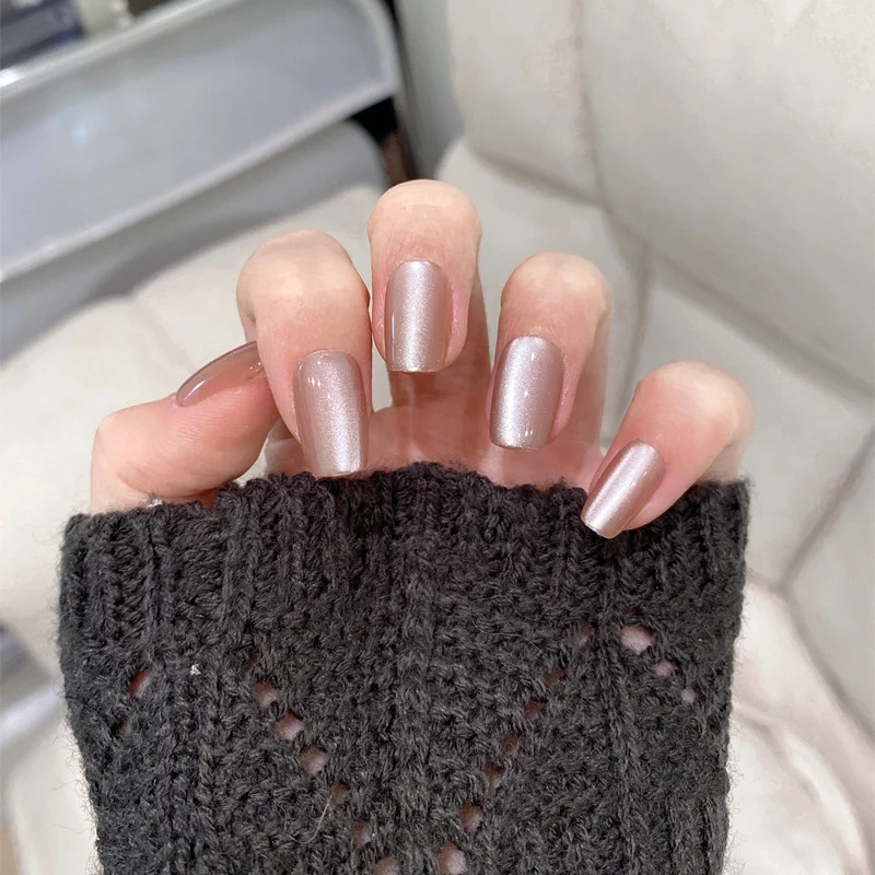 Elegant Press-On Nail Tips with Glossy Finish Stornfield