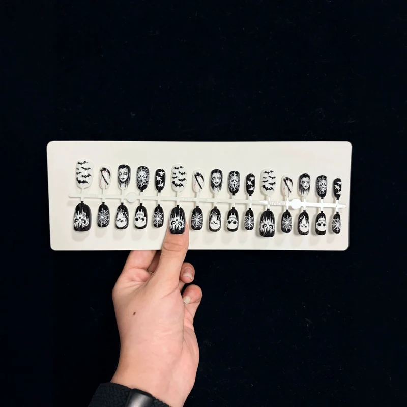 Halloween-Themed Nail Art Press-On Set Stornfield