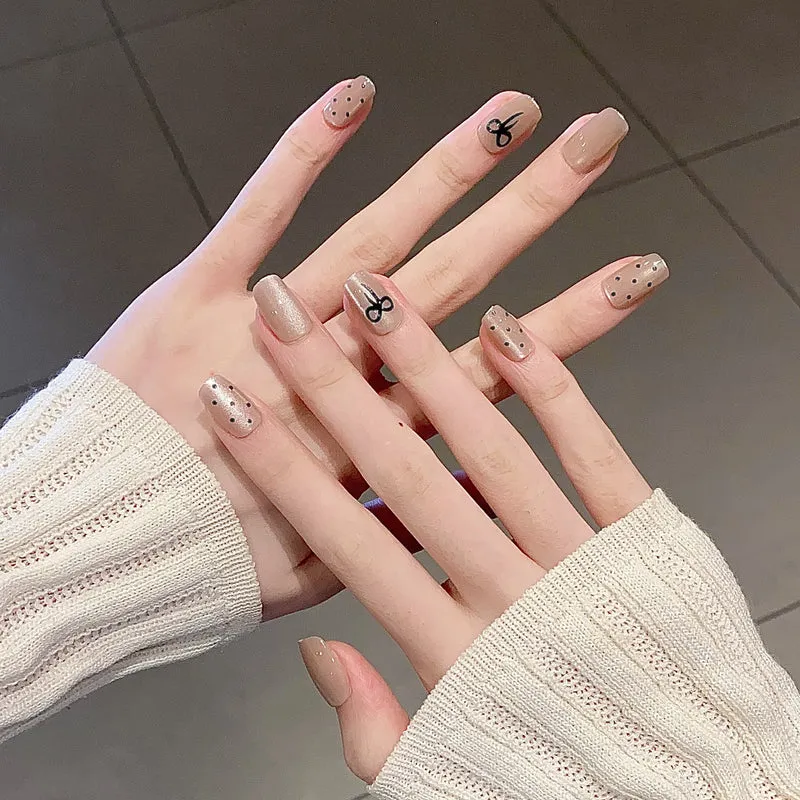Glossy Nail Set Stornfield