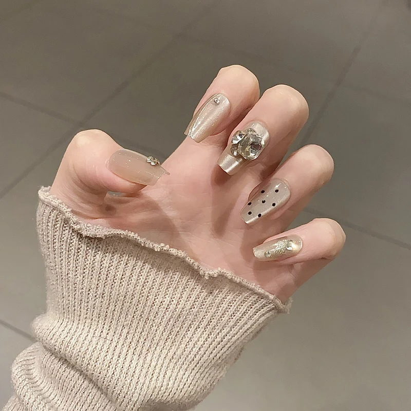 Glossy Nail Set Stornfield