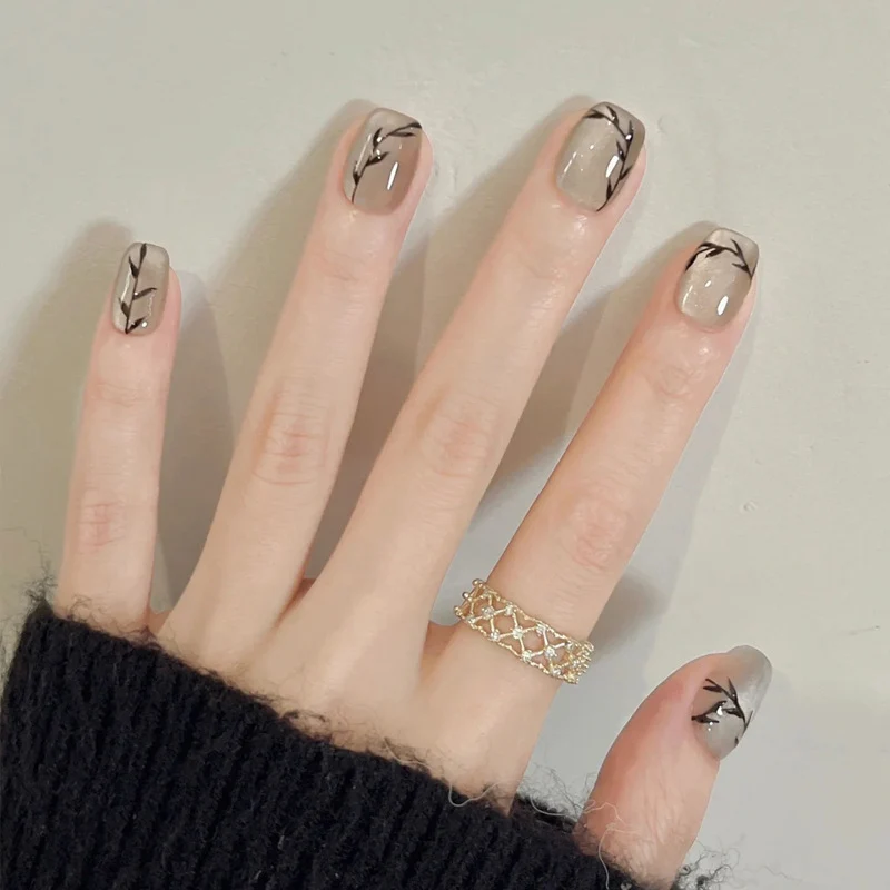 Glossy Nail Set Stornfield