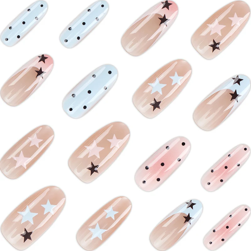 Künstlerisches Press-On-Nagelset mit Stern- und Punktdesigns Karnz