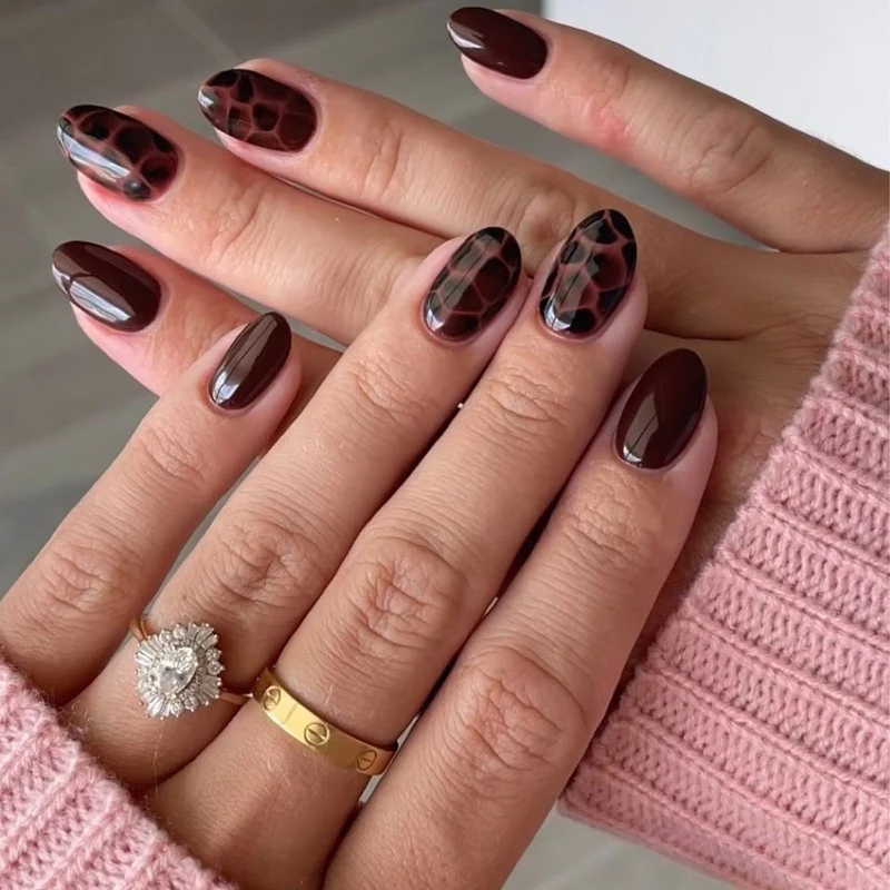 Artful Nail Art with Modern Design Stornfield