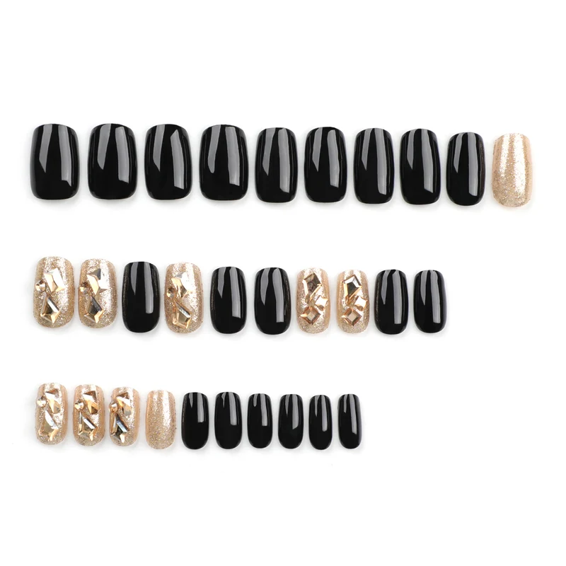 Artful nail art with luxurious glitter design Stornfield