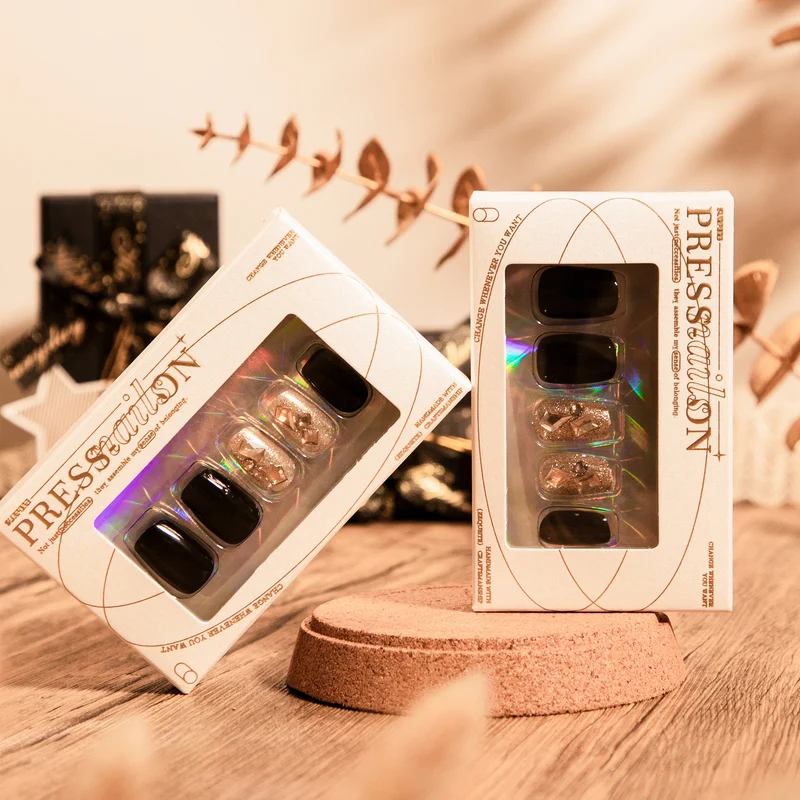 Artful nail art with luxurious glitter design Stornfield