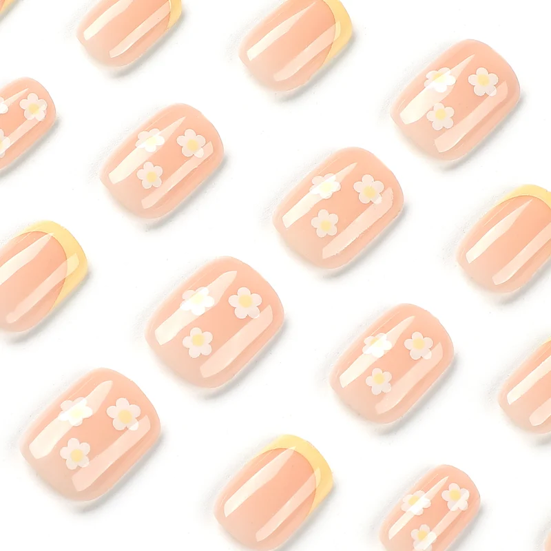 Artistic Nail Art with Long-Lasting Floral Look Stornfield
