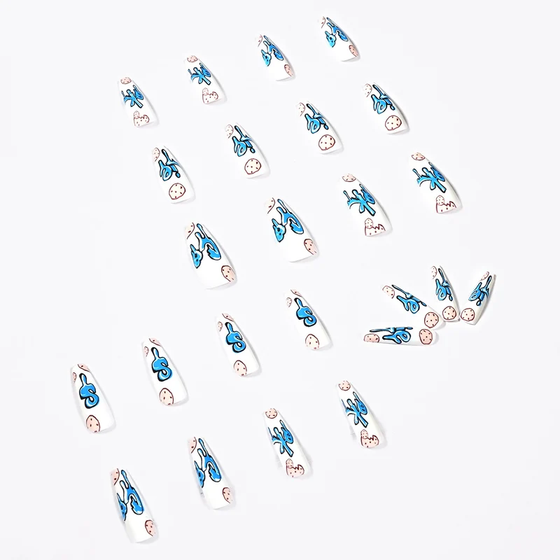 Artful Nail Art with Cookie Motif Stornfield