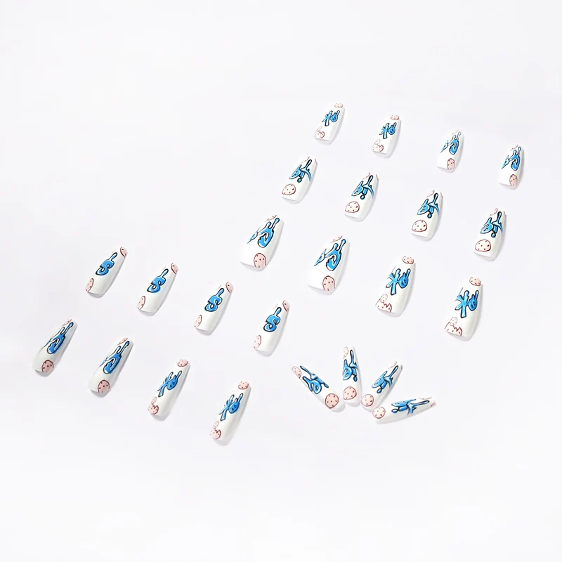Artful Nail Art with Cookie Motif Stornfield