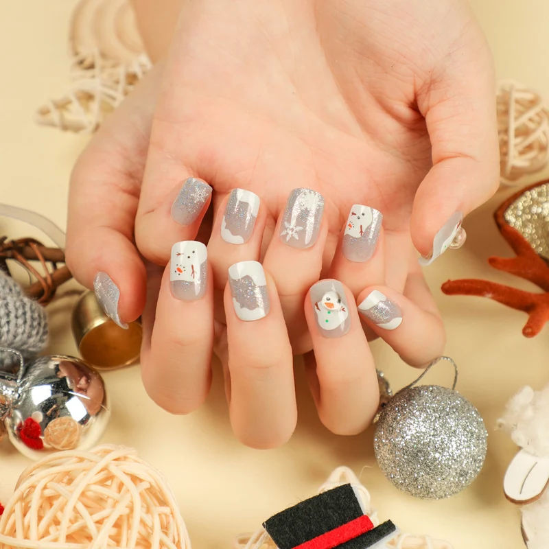 Artful Nail Art with Snow and Christmas Motifs Stornfield